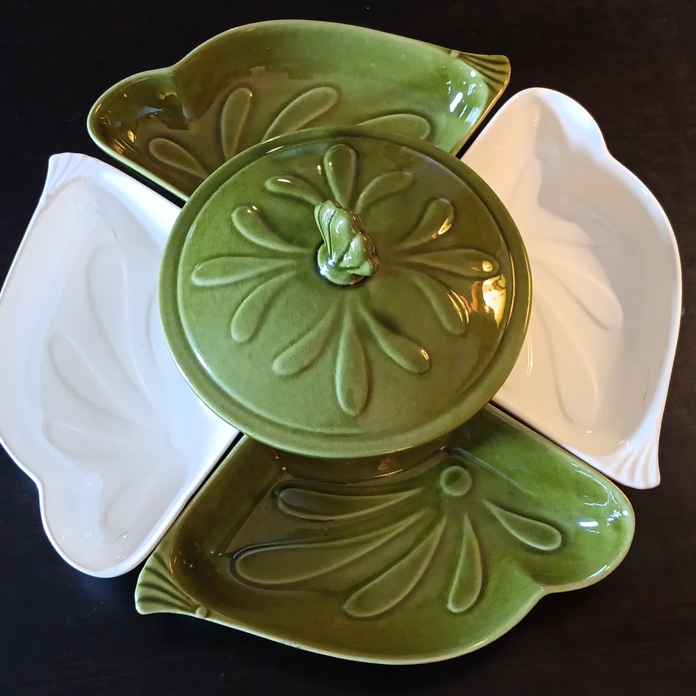 VINTAGE SERVING BOWLS SET